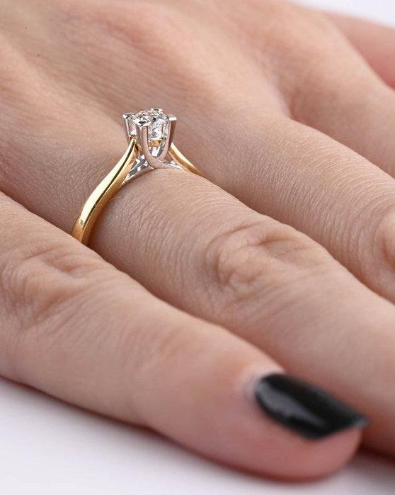 HOW TO SAVE ALMOST 50 PERCENT ON A GORGEOUS DIAMOND ENGAGEMENT RING